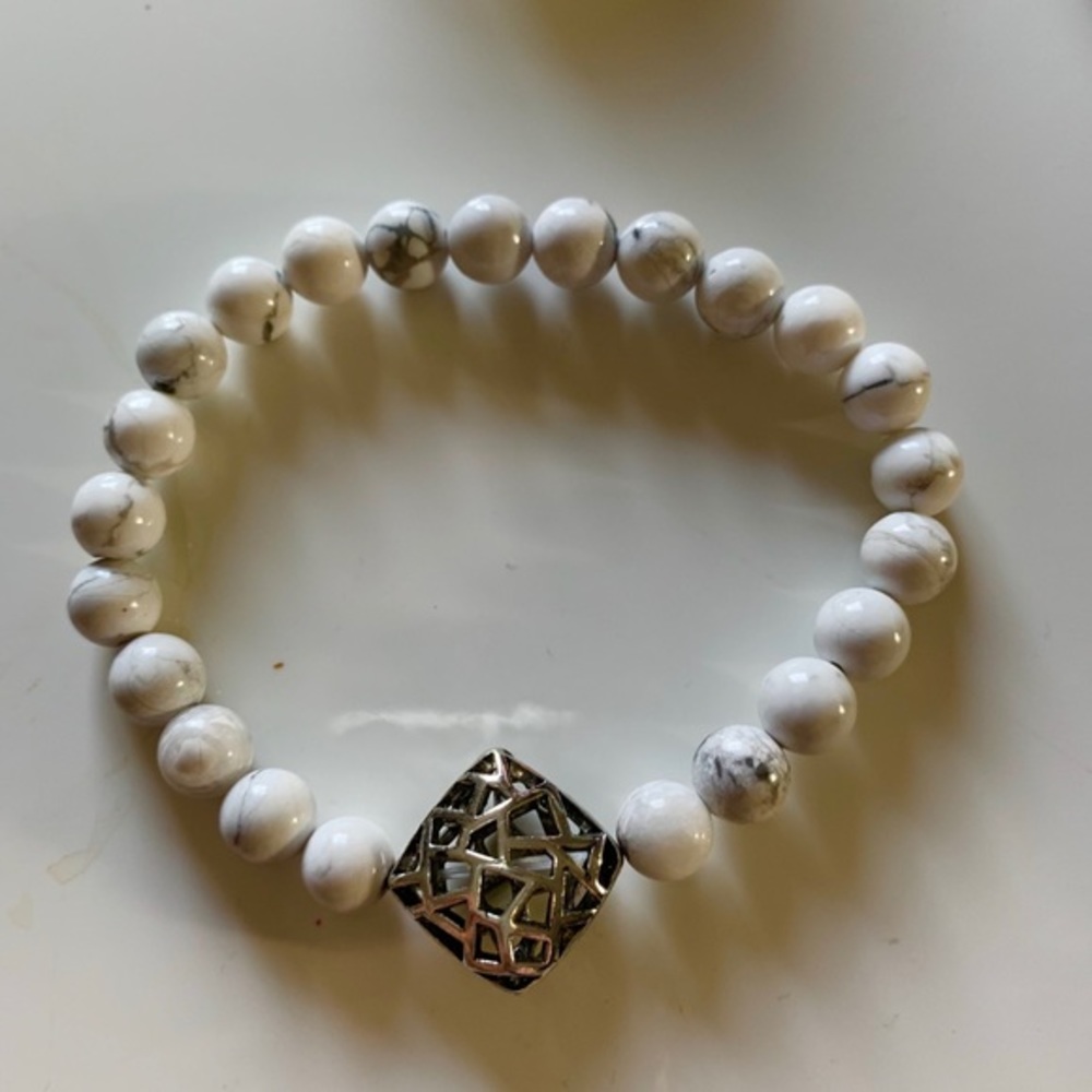 Unisex White Howlite Beaded Silver Shield Bracelet